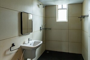 Toallas, jabón, shampoo, papel higiénico