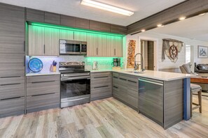 Fridge, microwave, stovetop, dishwasher