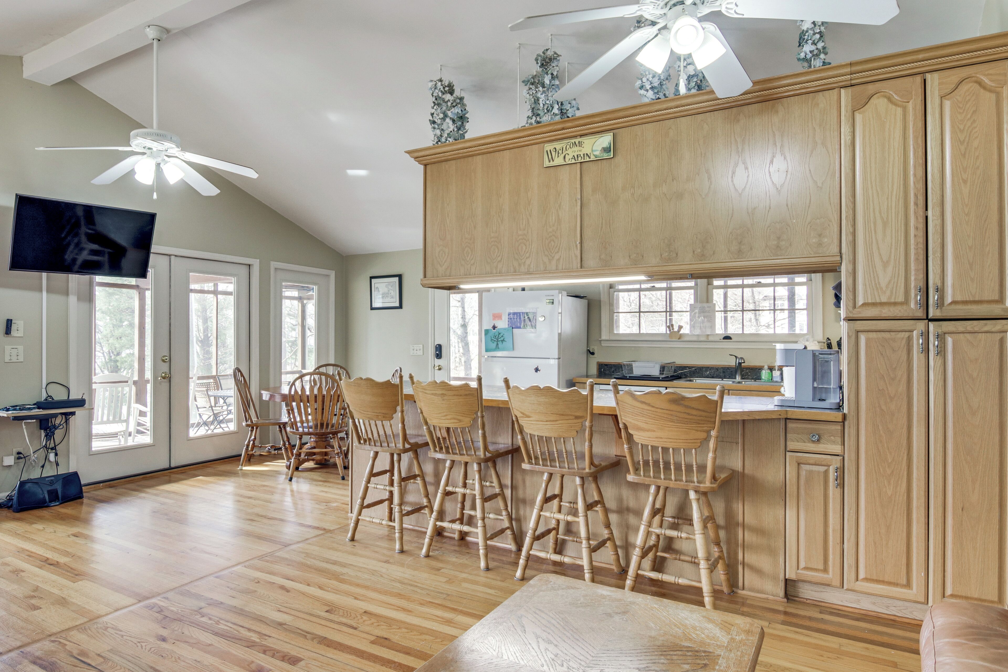 Réfrigérateur, micro-ondes, plaque de cuisson, lave-vaisselle