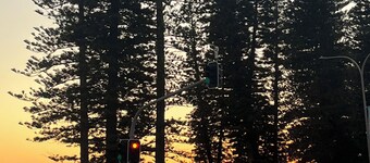 Northern Beaches Getaway - Renovated Two Bedroom, 2 minute walk to beach