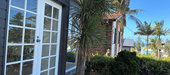 Northern Beaches Getaway - Renovated Two Bedroom, 2 minute walk to beach