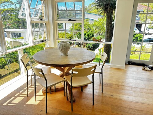 Northern Beaches Getaway - Renovated Two Bedroom, 2 minute walk to beach