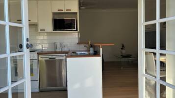 Réfrigérateur, micro-ondes, four, lave-vaisselle