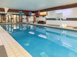 Pool - Mountain View, Fireplace, Private Deck (Lincoln)
