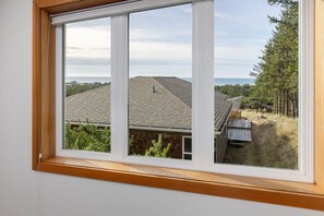 Interior - Beachwoods Cottage - Ocean View - Walking Distance to Beach (Pacific City)