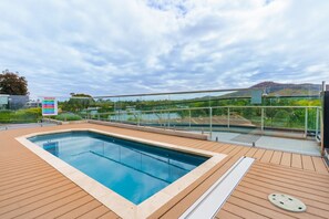 Outdoor pool - NEW TO VRBO: Upscale 3BR City Apartment Central CBD Living (Reid)