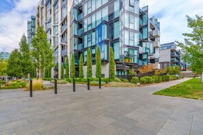 Exterior - NEW TO VRBO: Upscale 3BR City Apartment Central CBD Living (Reid)