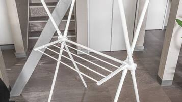 Badkar/dusch, gratis toalettartiklar, hårtork och tofflor