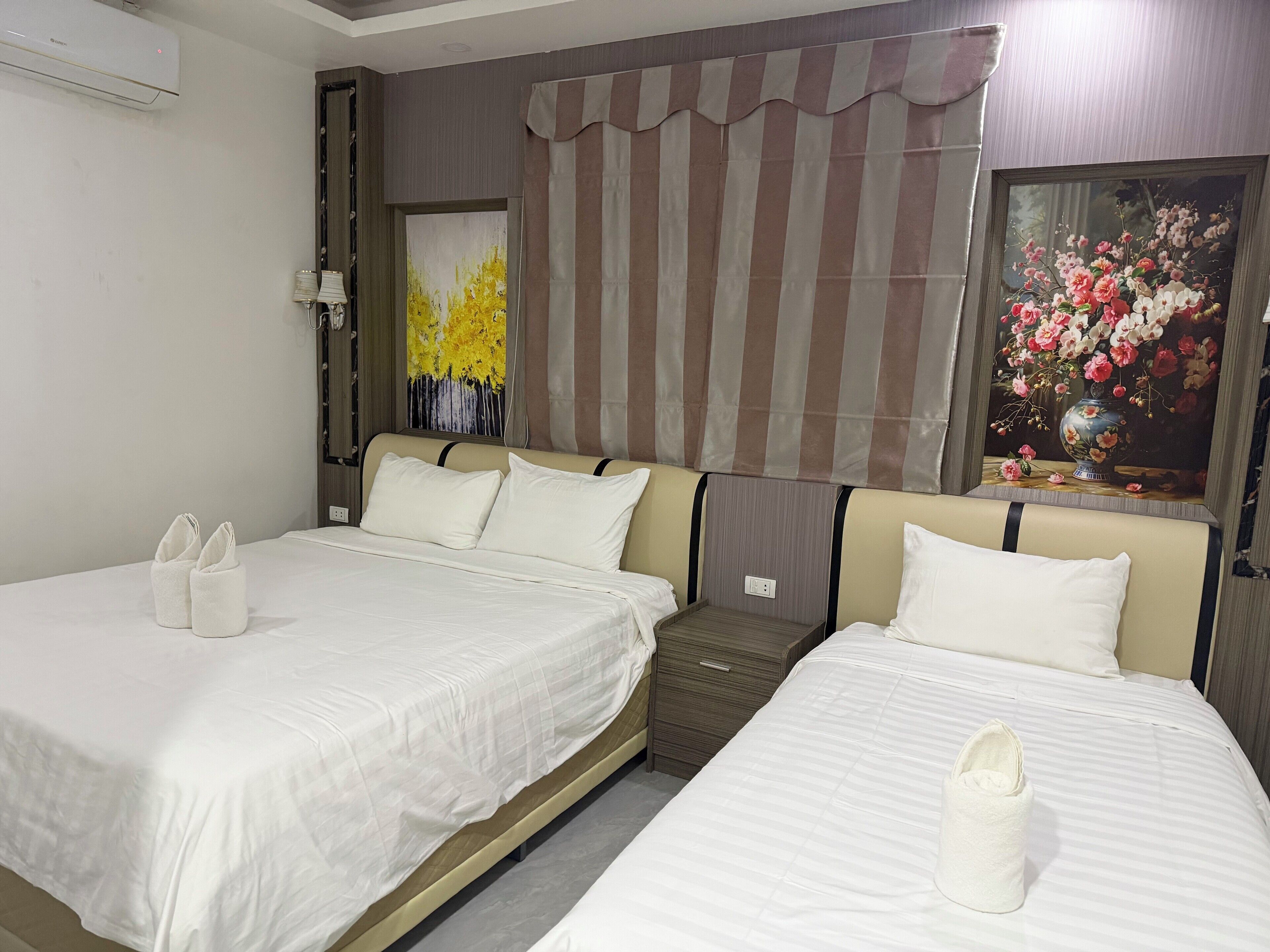 Deluxe Double or Twin Room, City View | In-room safe, blackout drapes, free WiFi