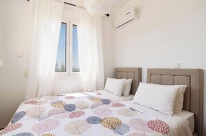 In-room safe, soundproofing, iron/ironing board, free WiFi