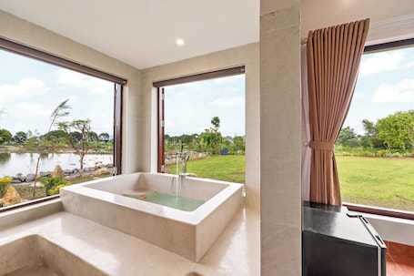 Separate tub and shower, hair dryer, slippers, towels. Cuc Phuong Tropical Retreat Ninh Binh
