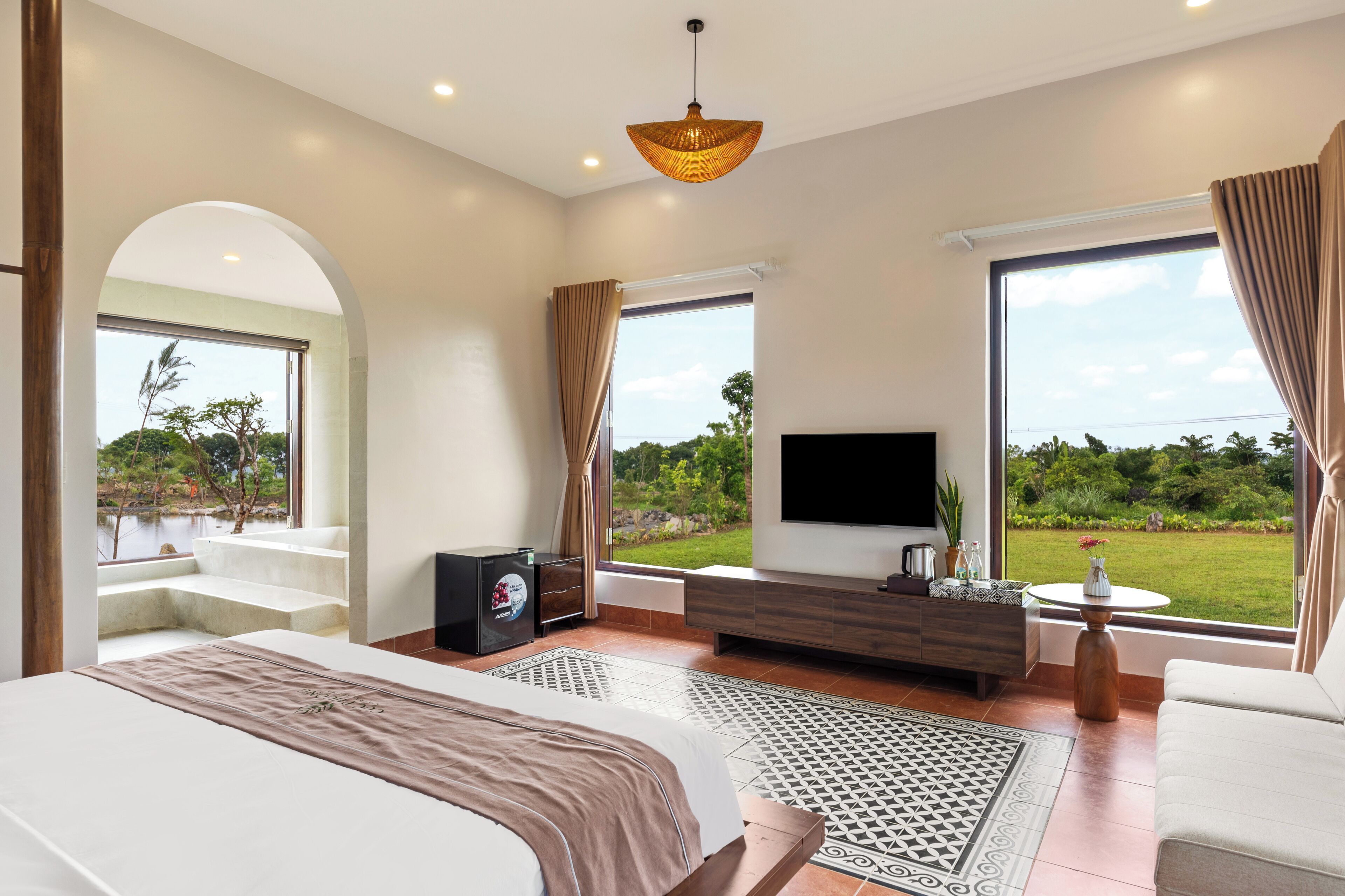 Family Room, Lake View | Hypo-allergenic bedding, minibar, laptop workspace, blackout drapes