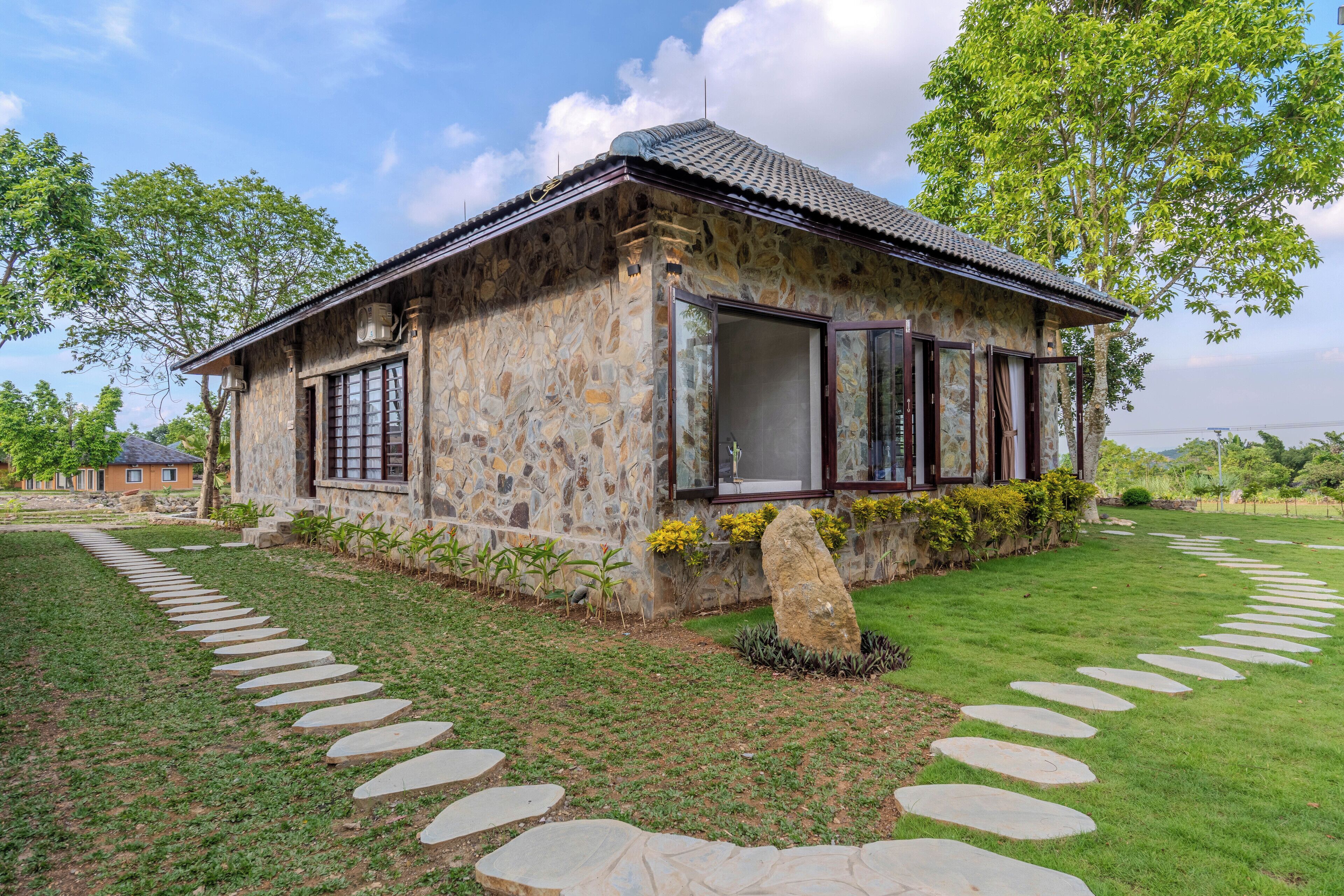 Superior Villa, Mountain View | Hypo-allergenic bedding, minibar, laptop workspace, blackout drapes