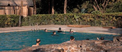 室内游泳池,室外游泳池