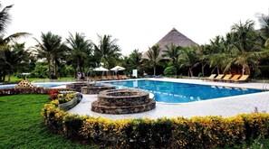 Sisäuima-allas, ulkouima-allas