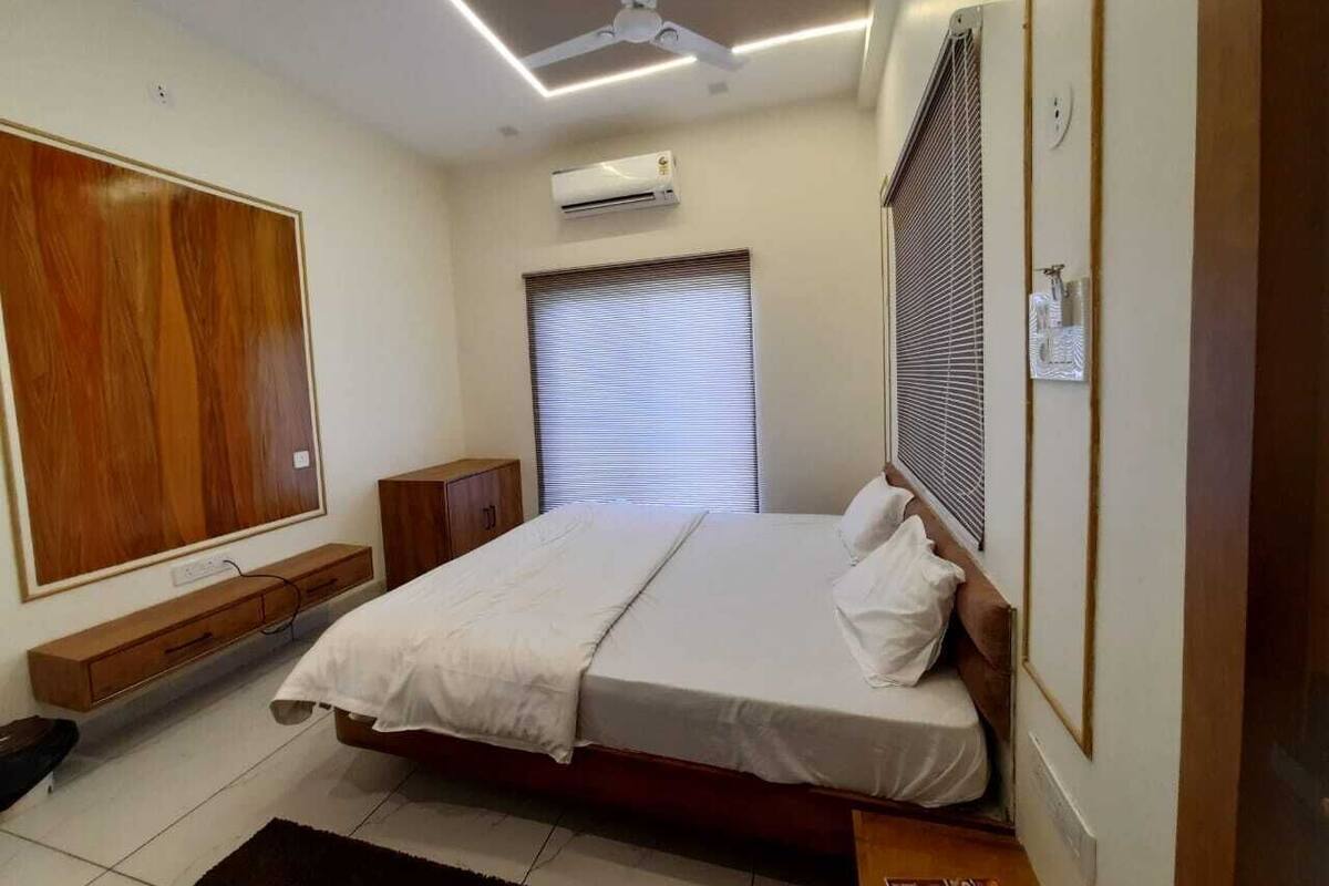 Habitación doble Deluxe | Ropa de cama de alta calidad y escritorio