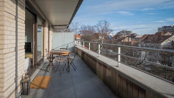 Apartamento, vista para a cidade | Terraço/pátio