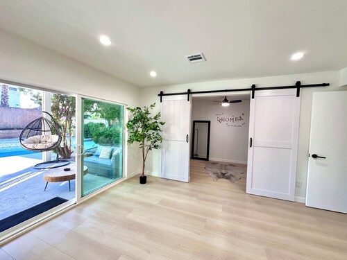 4 Bedroom House, Spa, Pool, BBQ, Six Flags is 9 miles away