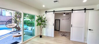 4 Bedroom House, Spa, Pool, BBQ, Six Flags is 9 miles away