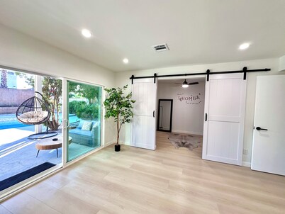 4 Bedroom House, Spa, Pool, BBQ, Six Flags is 9 miles away