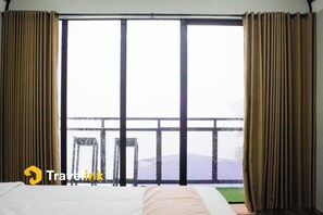 Deluxe Double Room, Balcony, Lake View | Desk, free WiFi - The Lakebox Menjer by Travelink (Garung)