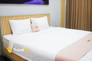 Deluxe Double Room, Balcony, Lake View | Desk, soundproofing, free WiFi - The Lakebox Menjer by Travelink (Garung)