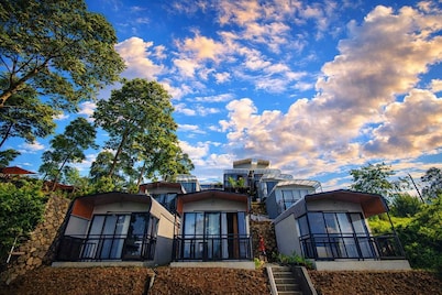 The Lakebox Menjer by Travelink