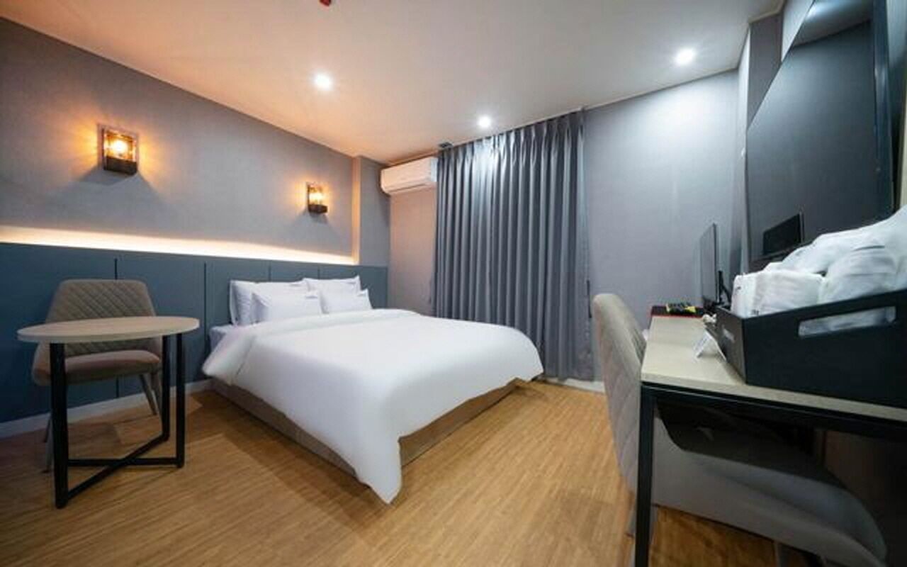 Luxury Double Room | Desk, free WiFi