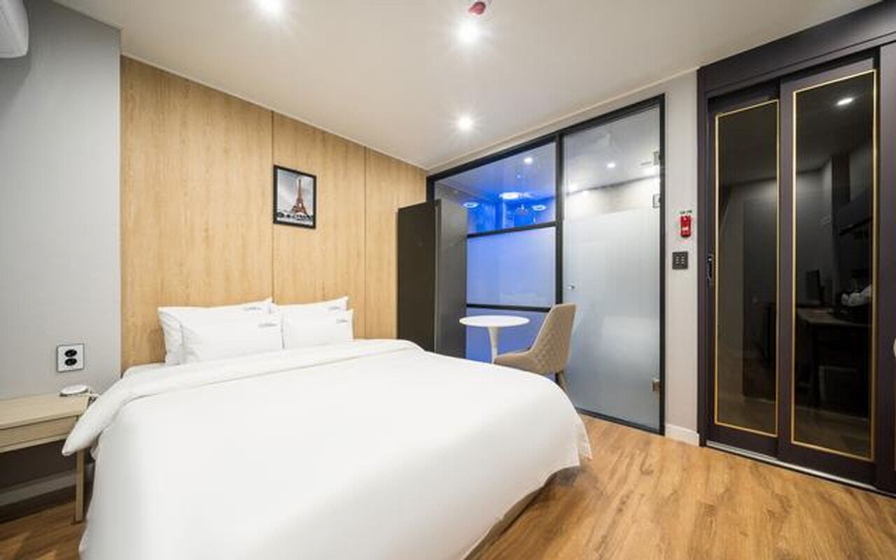 Standard Double Room | Desk, free WiFi