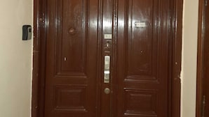 A wooden double door with a number plate indicating room 12. - Chic 1BR Flat in Heart of Vienna (Vienna)