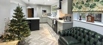 3 bedroom accommodation in Brereton, Cannock Chase