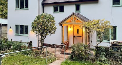 3 bedroom accommodation in Brereton, Cannock Chase