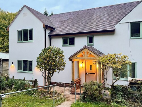 3 bedroom accommodation in Brereton, Cannock Chase