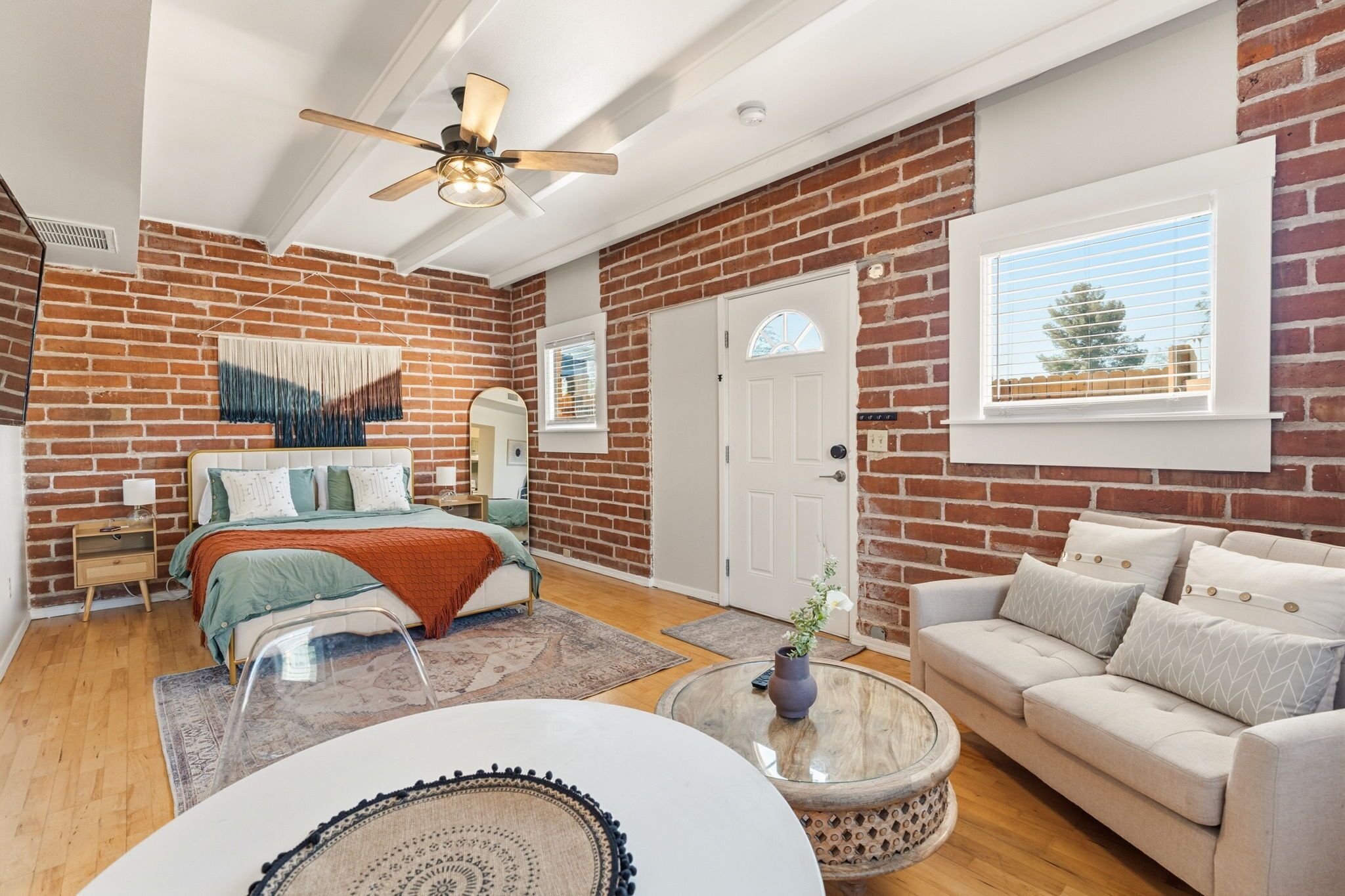 Iron/ironing board, internet, bed sheets