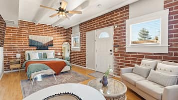 Iron/ironing board, internet, bed sheets