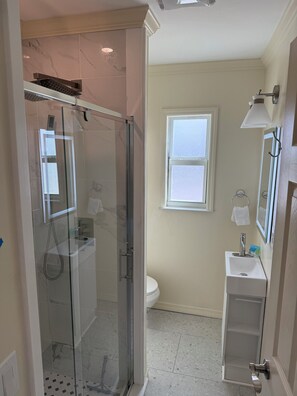 Hårtørrer, håndklæder