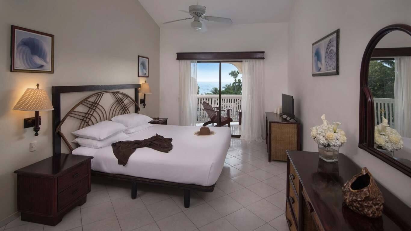 Deluxe Studio Suite, 1 King Bed, Ocean View