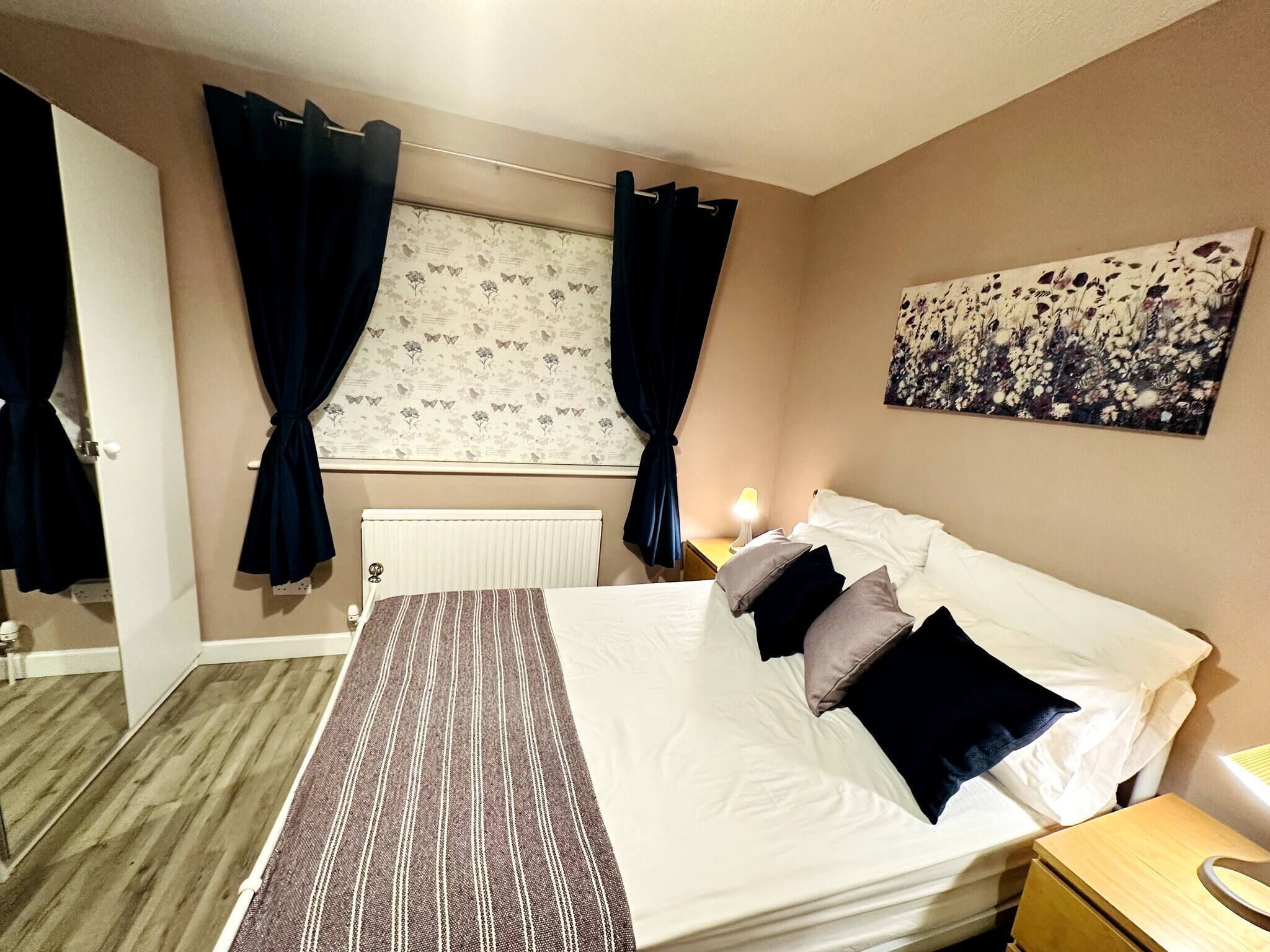 2 bedrooms, iron/ironing board, Internet, bed sheets