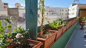 Property grounds - Cozy 1-Bedroom Apartment in Sousse with Outdoor Kitchen and Balcony (Sousse)