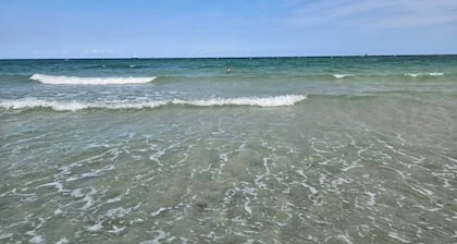 Cozy 1-Bedroom Apartment in Sousse with Outdoor Kitchen and Balcony