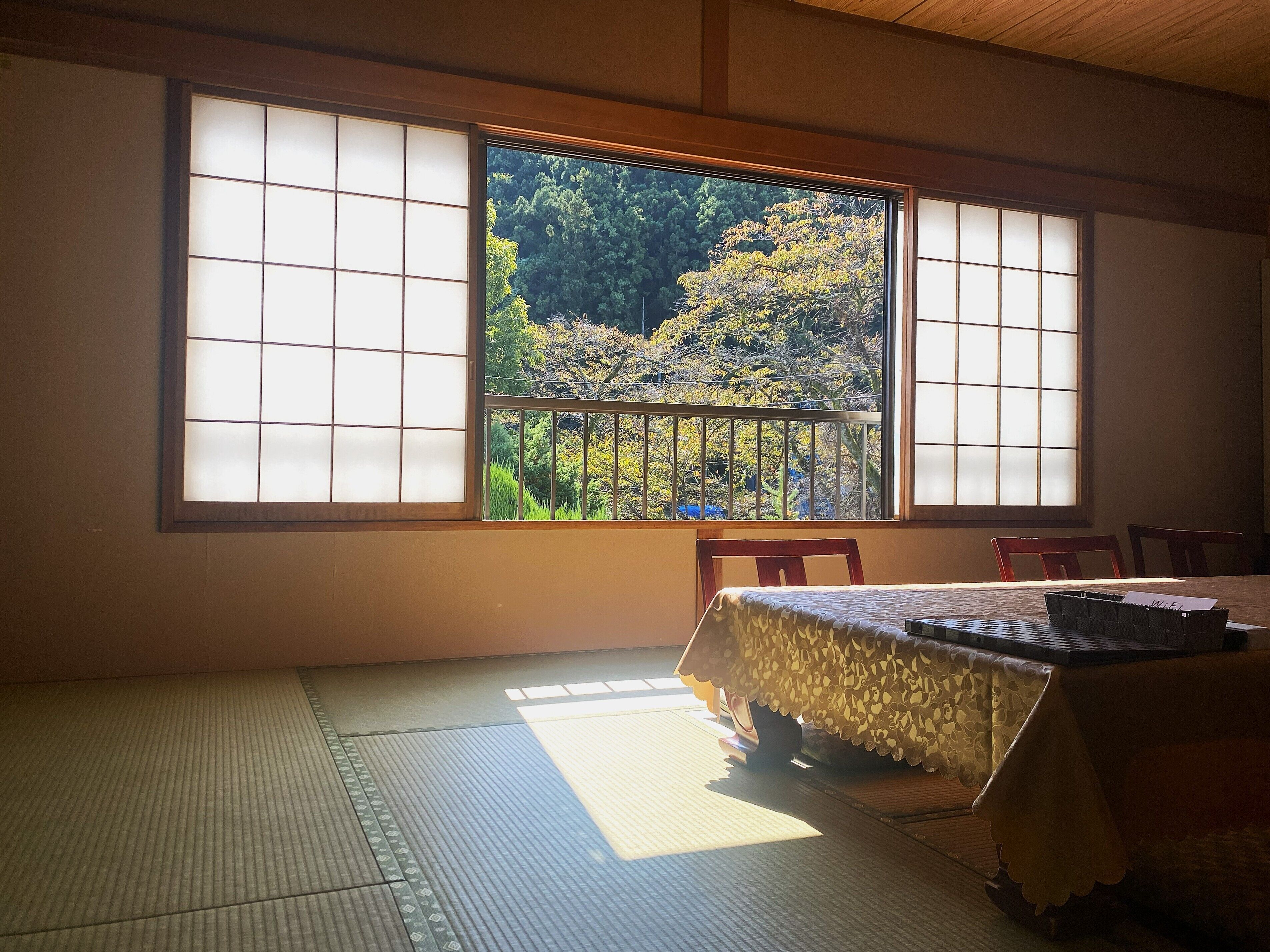 Standaard vierpersoonskamer, uitzicht op bergen | Interieur