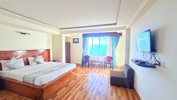 Superior Triple Room | Desk, free WiFi