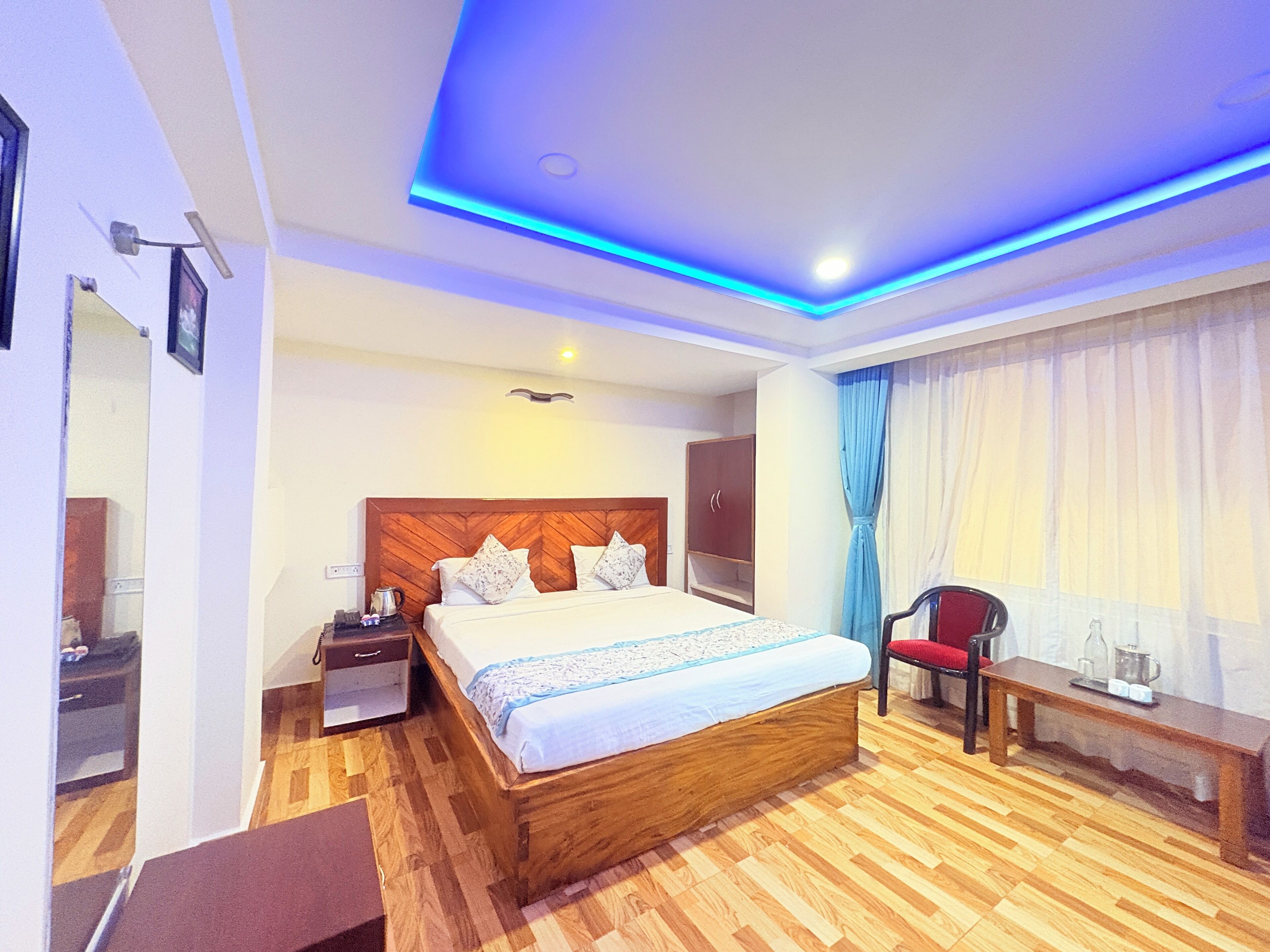 Deluxe Room | Desk, free WiFi