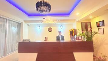 ฝ่ายต้อนรับ