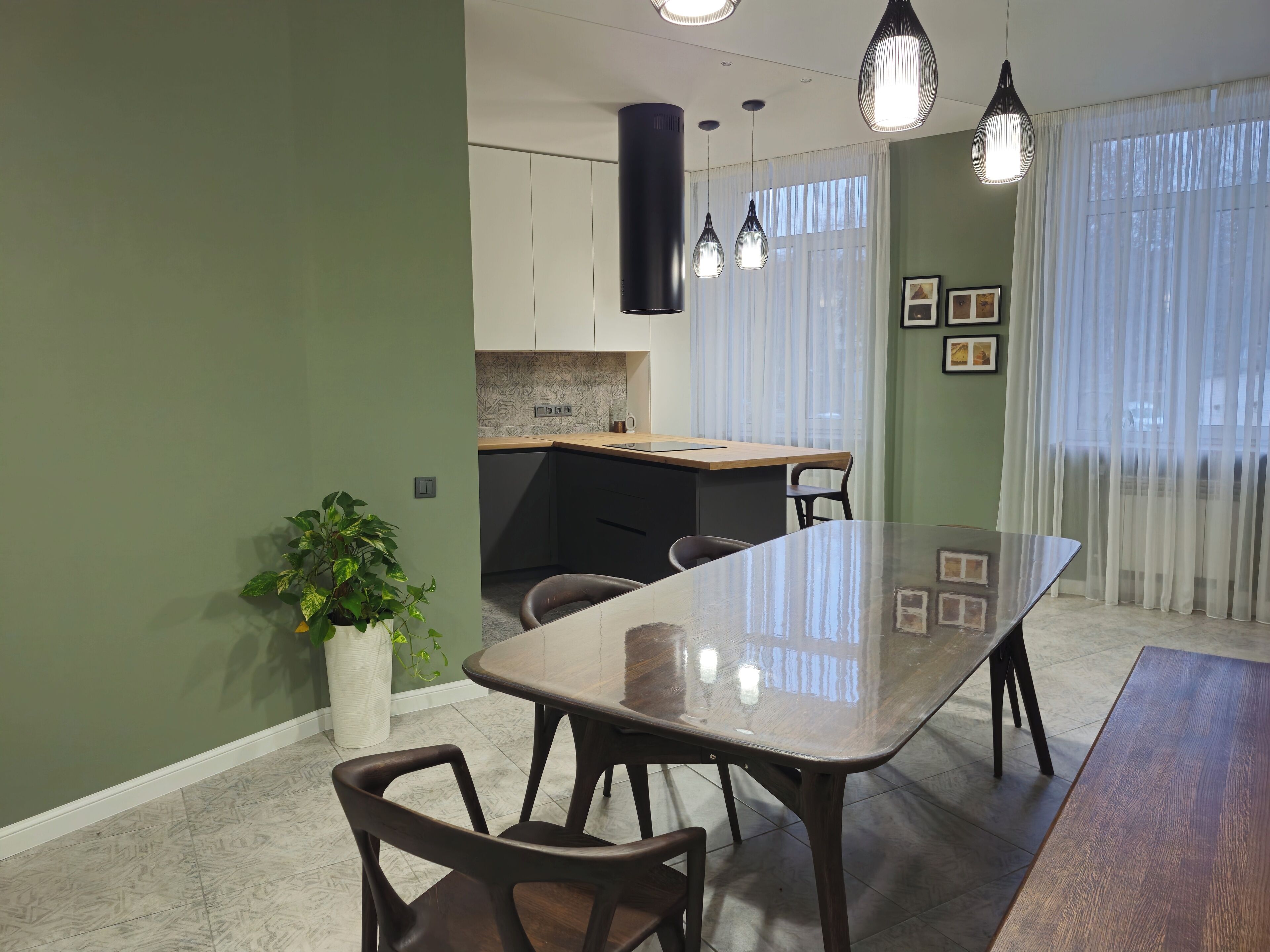 Lyxlägenhet - balkong - utsikt mot staden | Matservice på rummet