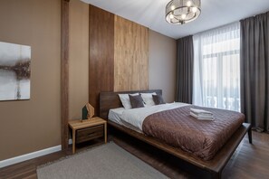 Premium bedding, blackout curtains, soundproofing, iron/ironing board - Luxury apart with a view Victory Square (Minsk)