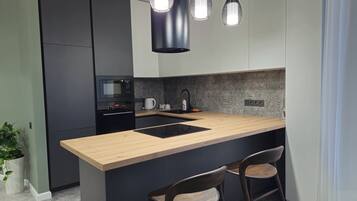 Luxury Apartment, Balcony, City View | Private kitchen | Electric kettle