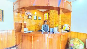 ฝ่ายต้อนรับ