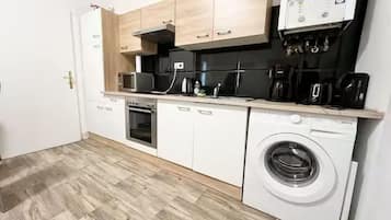 Basic-Apartment | Eigene Küche | Kühlschrank, Mikrowelle, Ofen, Herdplatte