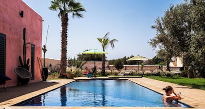 Fabulous 5 suites's farmhouse w/ AC & heated pool near Essaouira